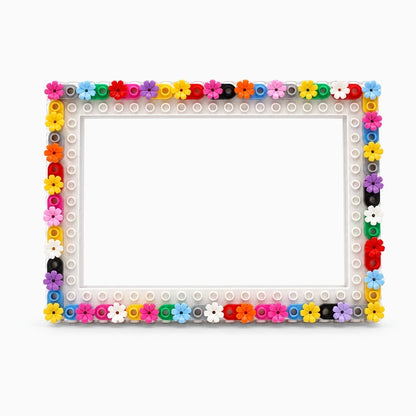 Cadre photo pour amoureux avec motif floral épuré encadrant une photo de couple