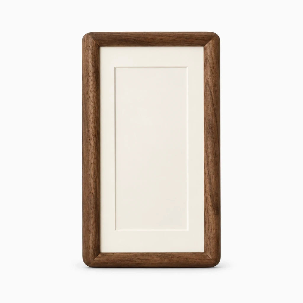 Cadre photo rectangulaire en bois massif avec bordures nettes et épurées