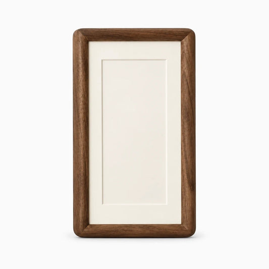 Cadre photo rectangulaire en bois massif avec bordures nettes et épurées