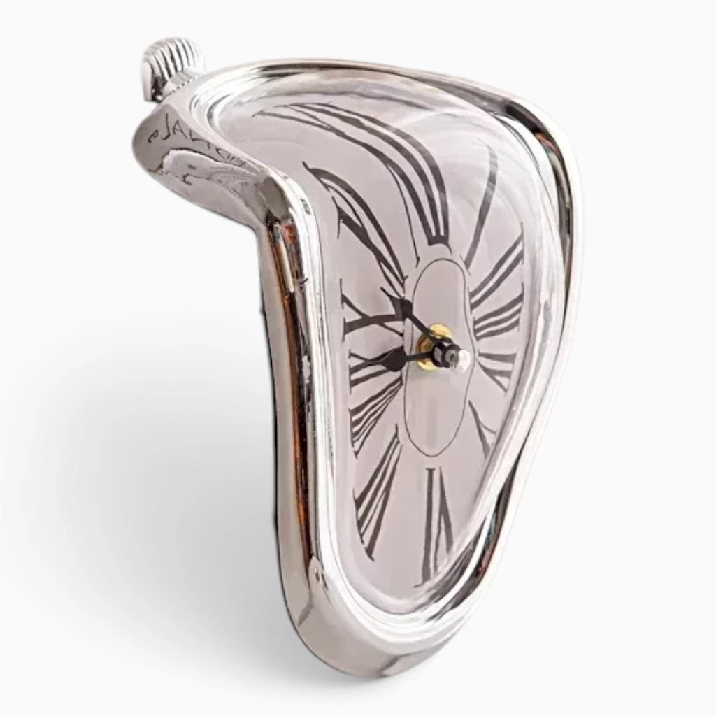 Pendule murale design noir avec cadran épuré sur mur blanc