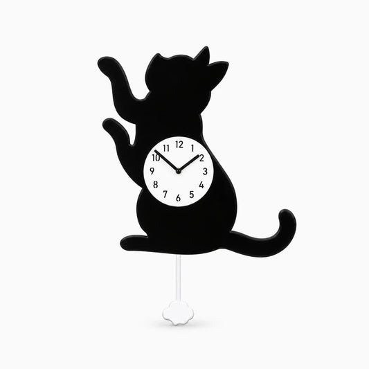 Horloge silencieuse sans tic-tac avec cadran blanc et aiguilles noires, suspendue au mur d'un salon moderne