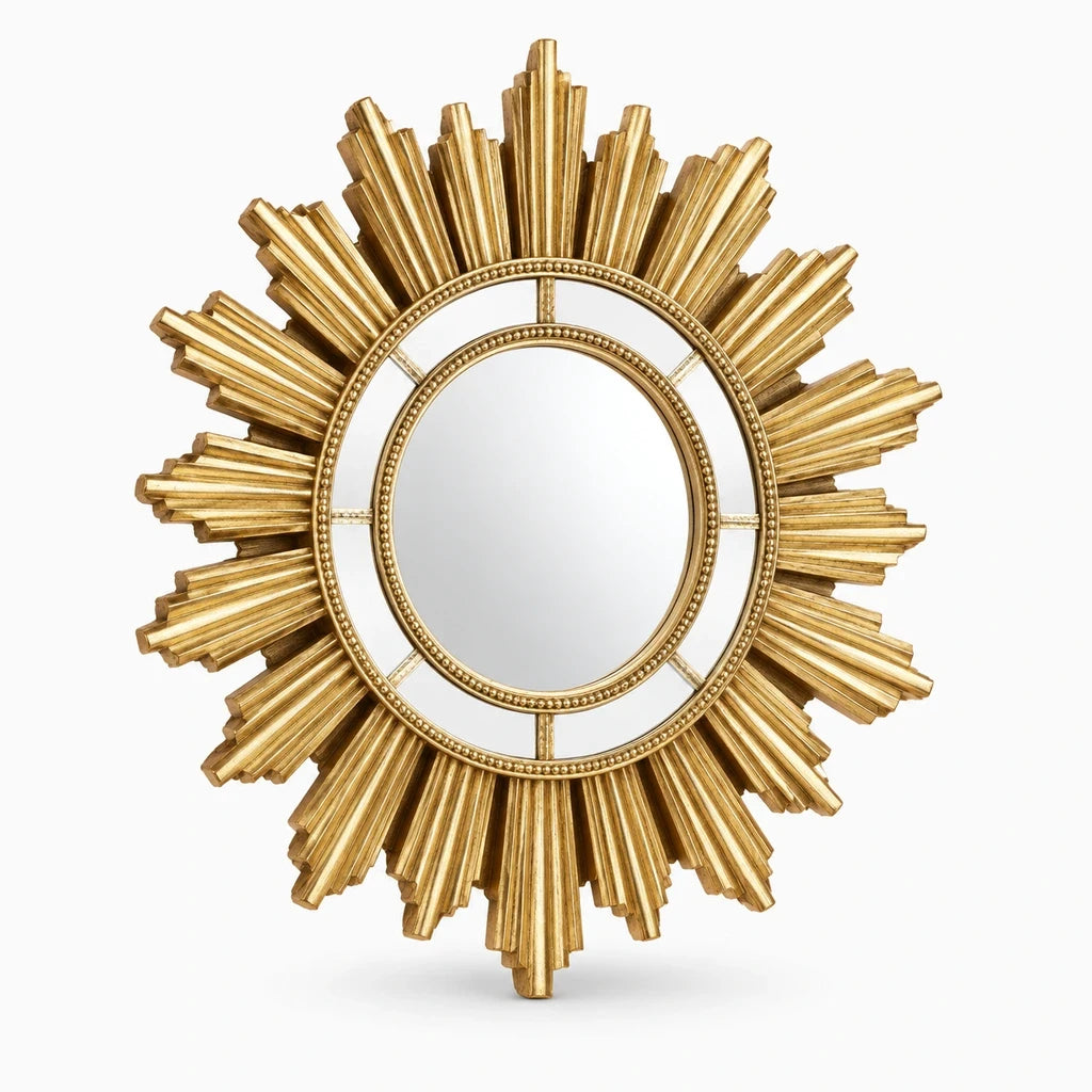 Miroir design pour salon reflétant la lumière dans une entrée épurée
