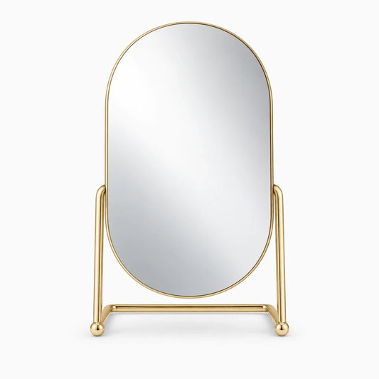 Reflet net dans miroir doré ovale aux contours épurés pour coiffeuse ou bureau