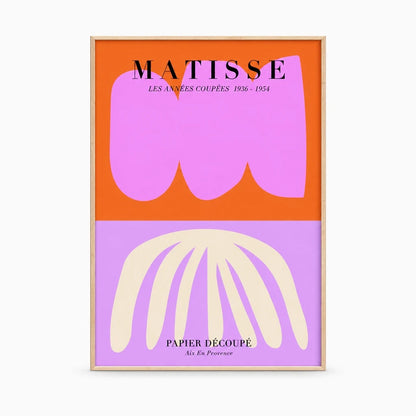 Tableaux abstraits fleurs affichés dans un salon moderne et épuré